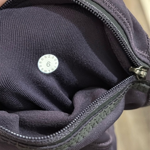 Lululemon Toasty Tech Eggplant Purple Zipper Pocket Leggings size 6 lined tights - Picture 8 of 9